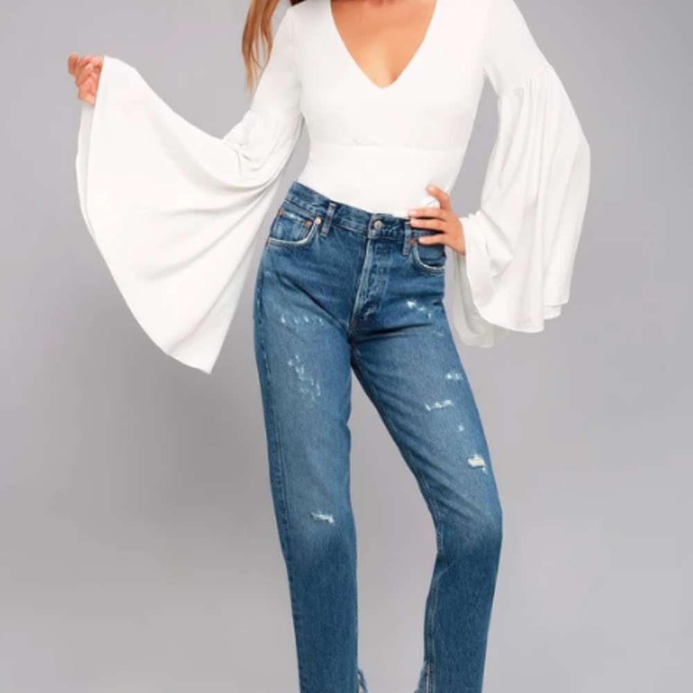 WHITE BELL SLEEVE CROP TOP